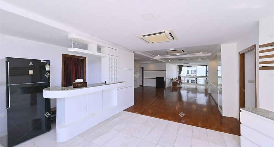 Condo en venta de 3 habitaciones en Khlong Toei, Bangkok