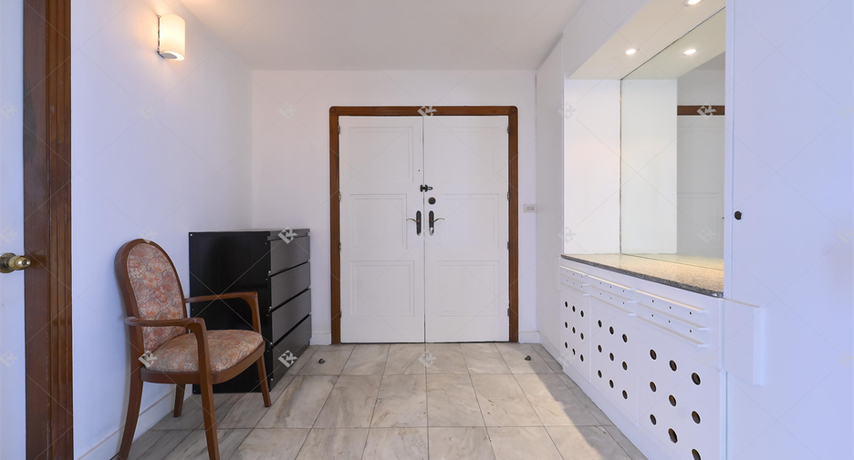 Condo en venta de 3 habitaciones en Khlong Toei, Bangkok