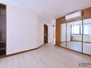 For sale 3 ベッドルーム condo in Khlong Toei, Bangkok