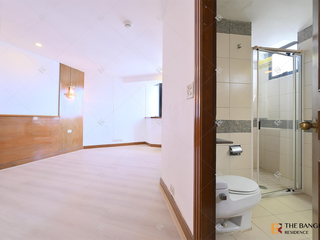 For sale 3 ベッドルーム condo in Khlong Toei, Bangkok