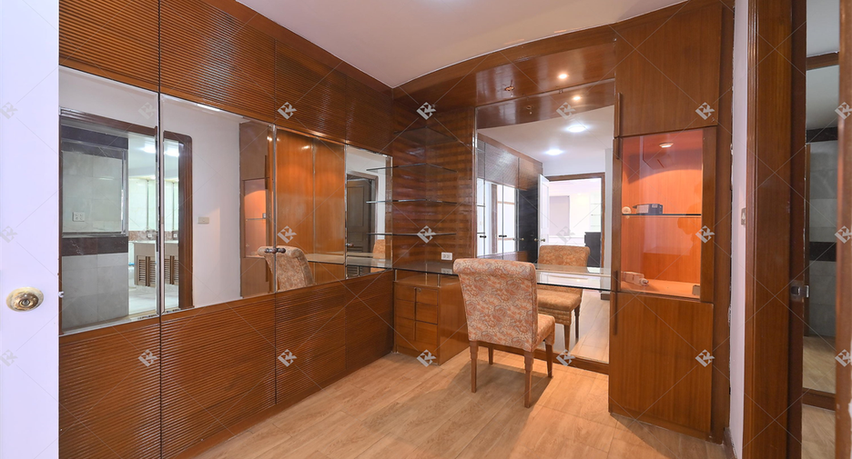 Condo en venta de 3 habitaciones en Khlong Toei, Bangkok