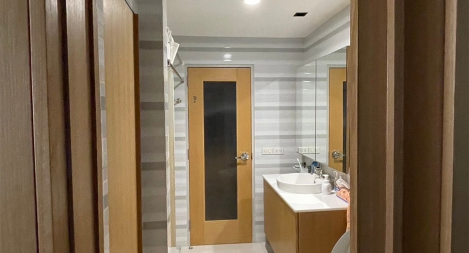For sale 2 ベッドルーム condo in Pathum Wan, Bangkok