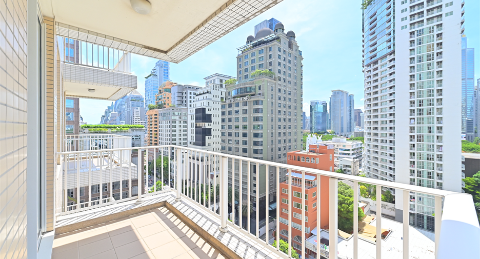 For sale 3 ベッドルーム condo in Pathum Wan, Bangkok