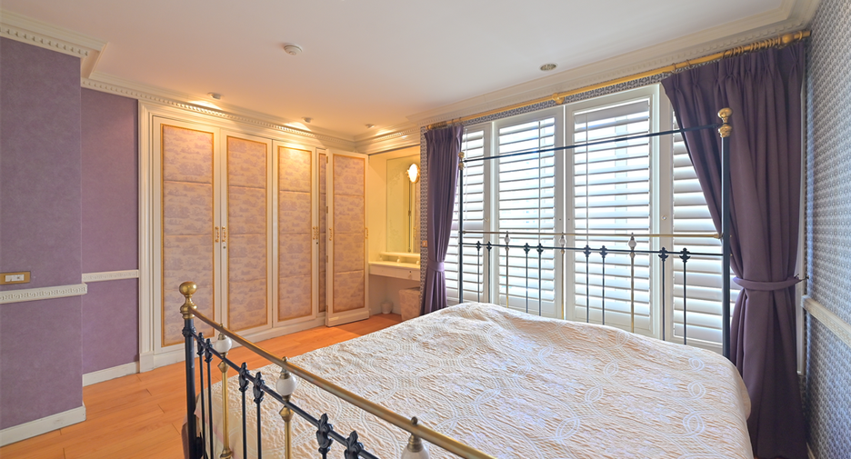 For sale 3 ベッドルーム condo in Pathum Wan, Bangkok