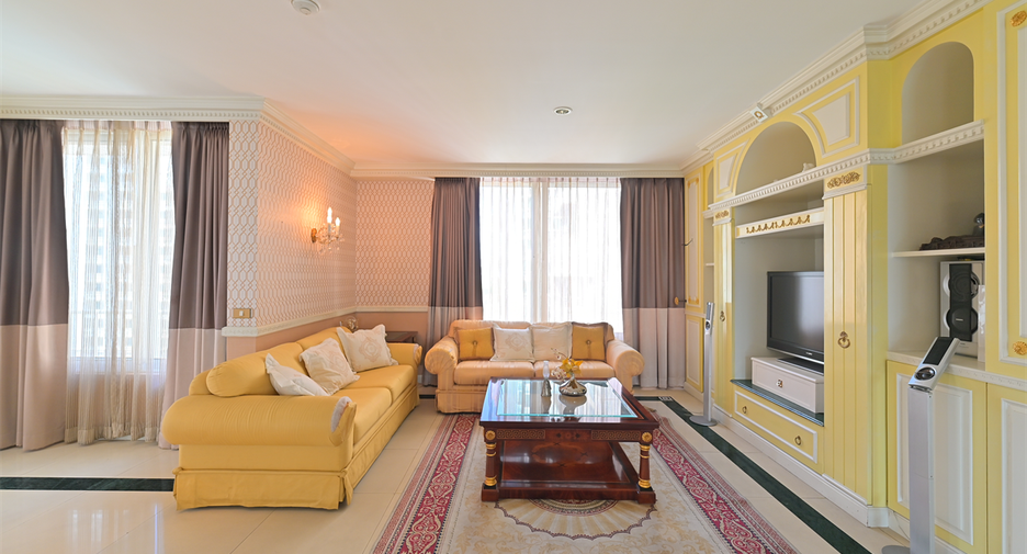 For sale 3 ベッドルーム condo in Pathum Wan, Bangkok