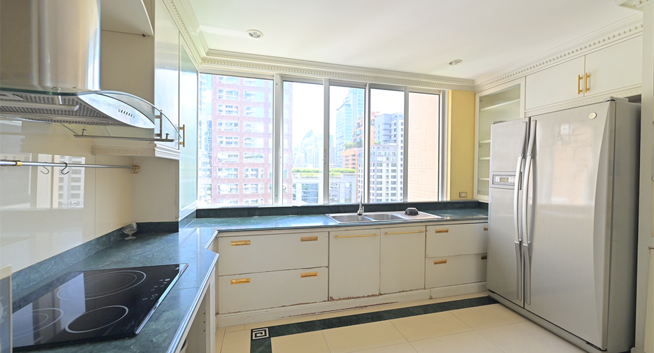 For sale 3 ベッドルーム condo in Pathum Wan, Bangkok