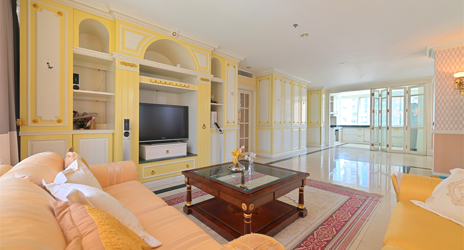 For sale 3 ベッドルーム condo in Pathum Wan, Bangkok