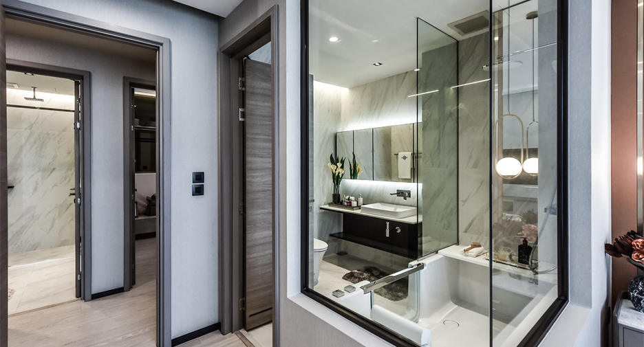 For sale 2 bedrooms condo in Khlong Toei, Bangkok