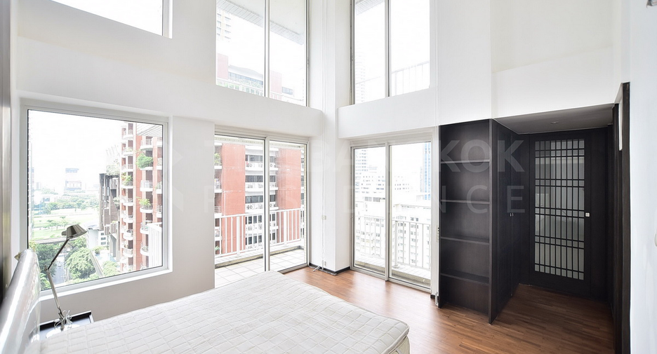 For sale 2 ベッドルーム condo in Pathum Wan, Bangkok