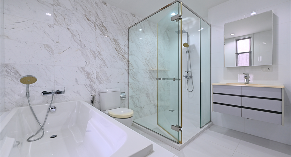 For sale 2 bedrooms condo in Watthana, Bangkok