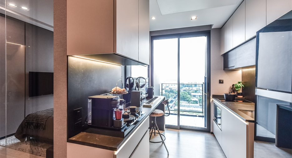 For sale 1 bed condo in Khlong Toei, Bangkok