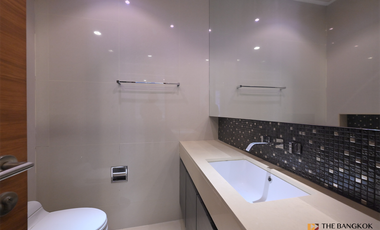 Condo en venta de 2 habitaciones en Khlong Toei, Bangkok