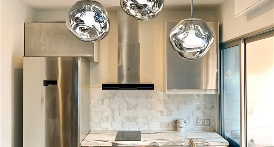 For sale 1 bed condo in Khlong Toei, Bangkok