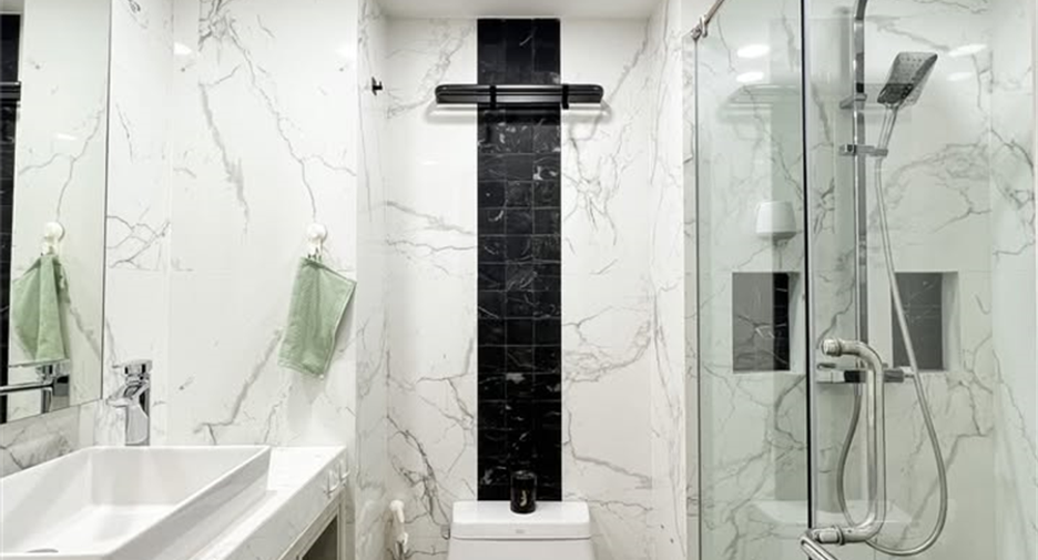 For sale 1 bed condo in Khlong Toei, Bangkok