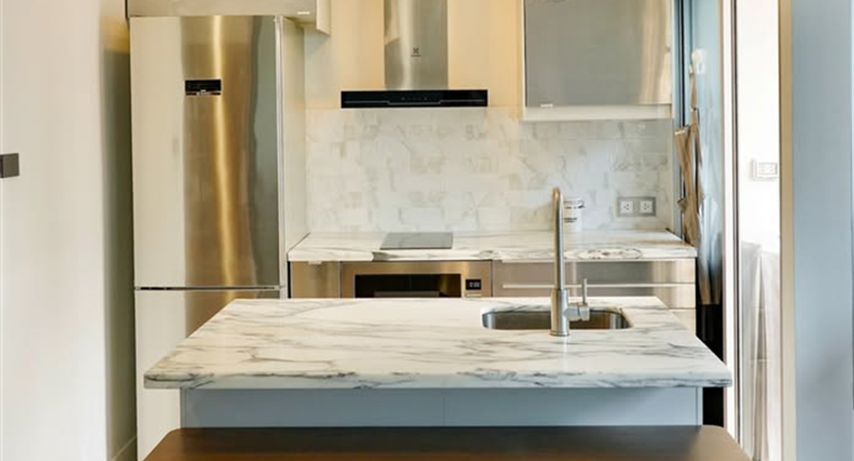 For sale 1 bed condo in Khlong Toei, Bangkok
