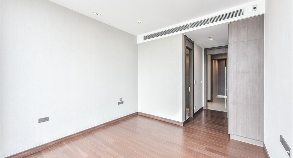For sale 3 bedrooms condo in Khlong Toei, Bangkok