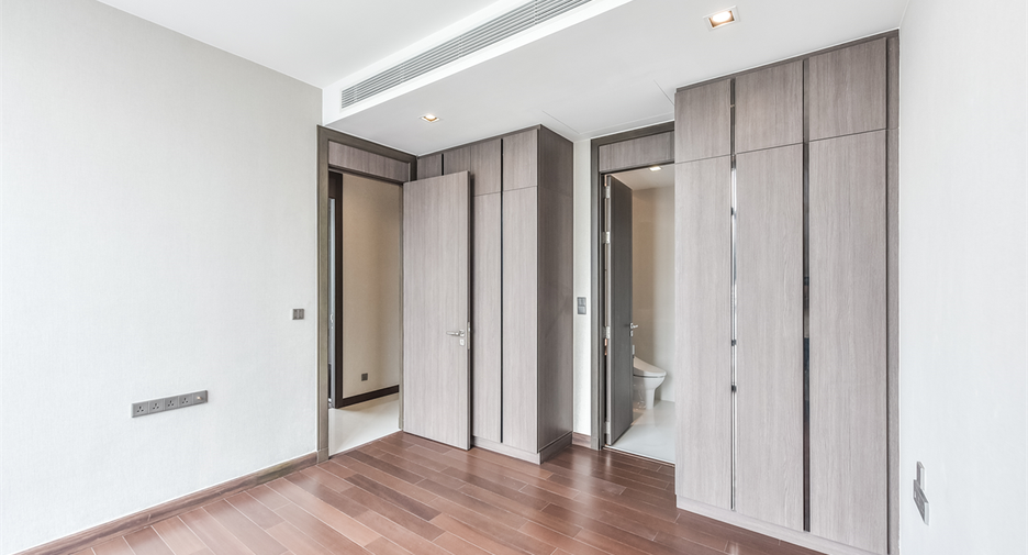 For sale 3 bedrooms condo in Khlong Toei, Bangkok