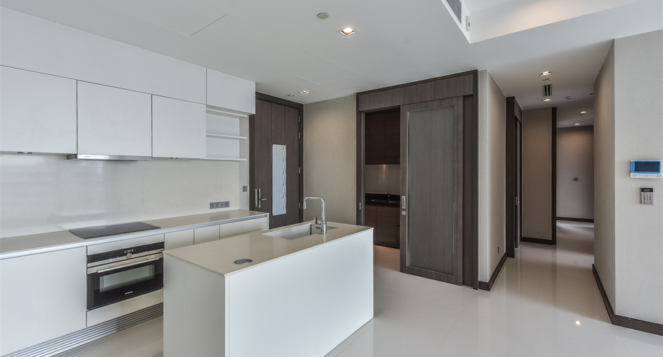 For sale 3 bedrooms condo in Khlong Toei, Bangkok