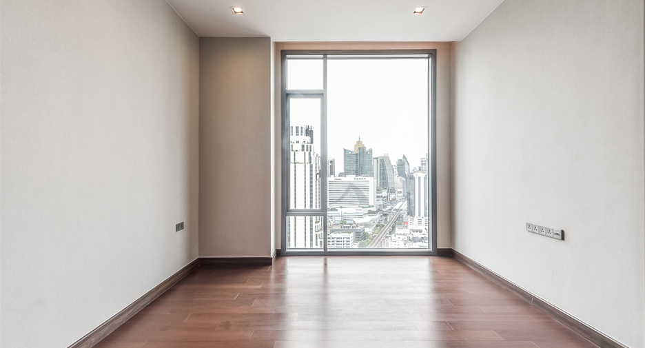 For sale 3 bedrooms condo in Khlong Toei, Bangkok