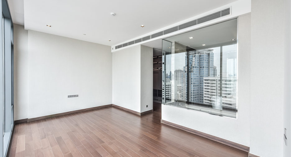 For sale 3 bedrooms condo in Khlong Toei, Bangkok