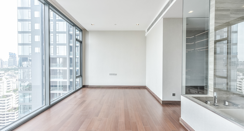 For sale 3 bedrooms condo in Khlong Toei, Bangkok
