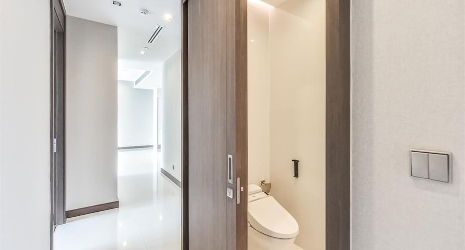 For sale 3 bedrooms condo in Khlong Toei, Bangkok