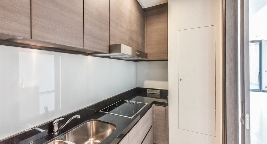 For sale 3 bedrooms condo in Khlong Toei, Bangkok
