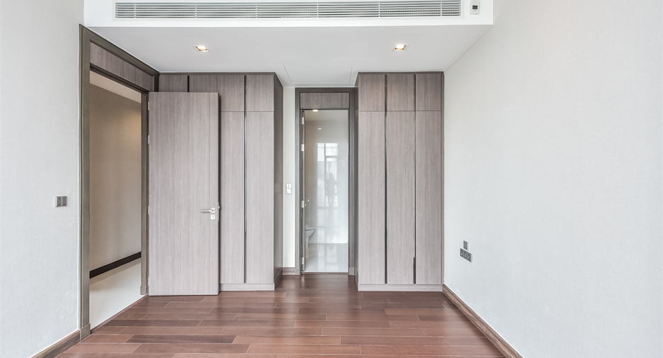 For sale 3 bedrooms condo in Khlong Toei, Bangkok