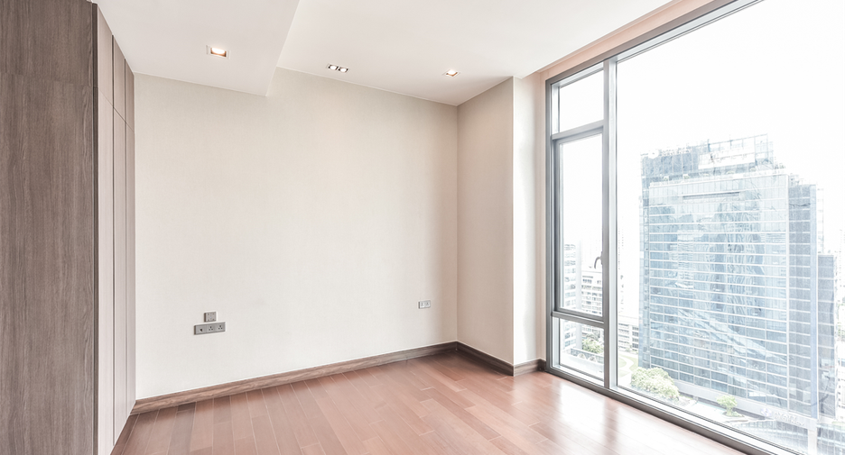 For sale 3 bedrooms condo in Khlong Toei, Bangkok