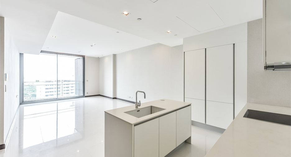 For sale 3 bedrooms condo in Khlong Toei, Bangkok