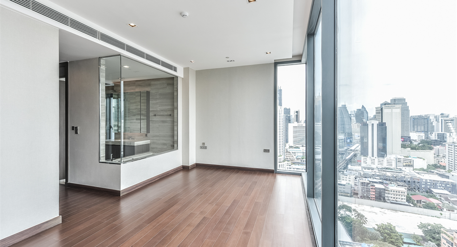 For sale 3 bedrooms condo in Khlong Toei, Bangkok