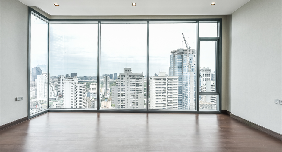 For sale 3 bedrooms condo in Khlong Toei, Bangkok