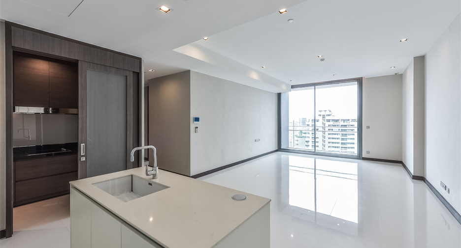 For sale 3 bedrooms condo in Khlong Toei, Bangkok