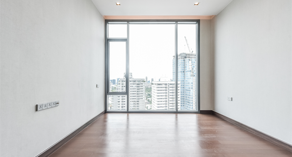 For sale 3 bedrooms condo in Khlong Toei, Bangkok