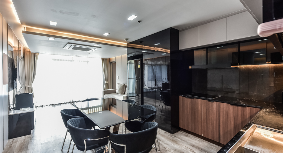 For sale 2 ベッドルーム condo in Sathon, Bangkok