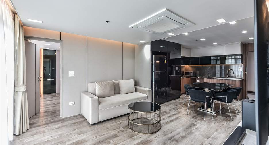 For sale 2 ベッドルーム condo in Sathon, Bangkok