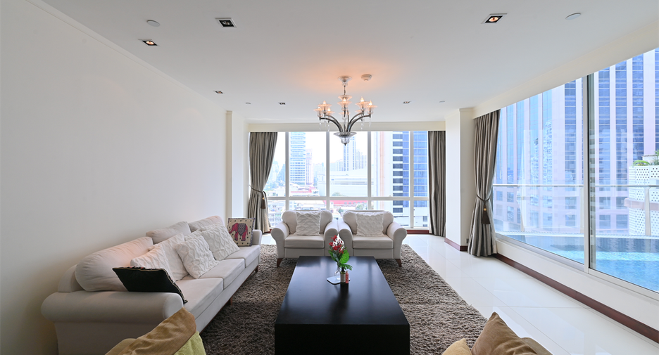 For sale 3 bedrooms condo in Khlong Toei, Bangkok