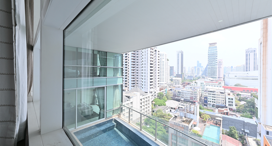 For sale 3 bedrooms condo in Khlong Toei, Bangkok