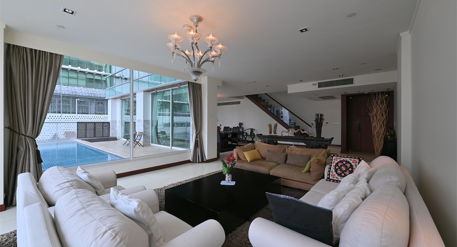 For sale 3 bedrooms condo in Khlong Toei, Bangkok
