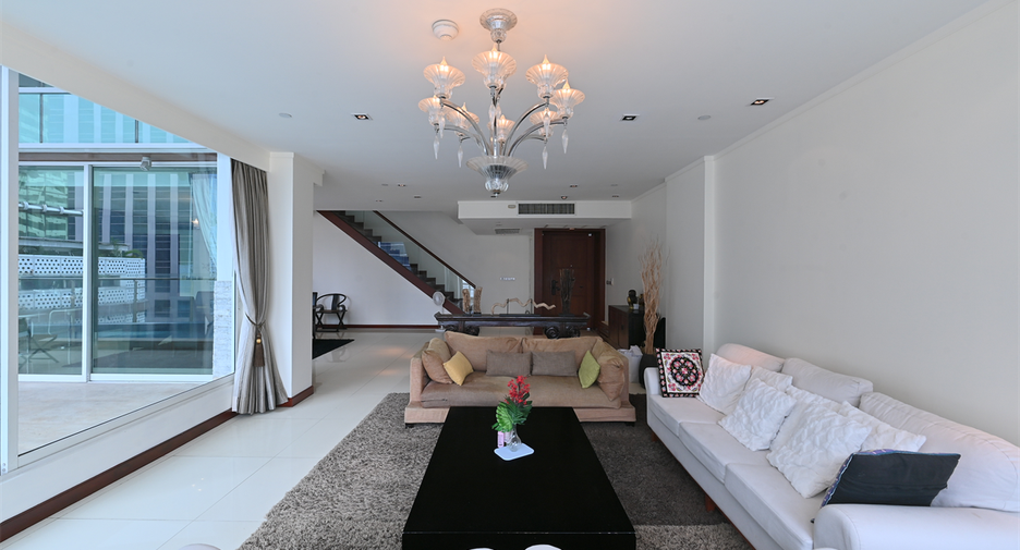 For sale 3 bedrooms condo in Khlong Toei, Bangkok