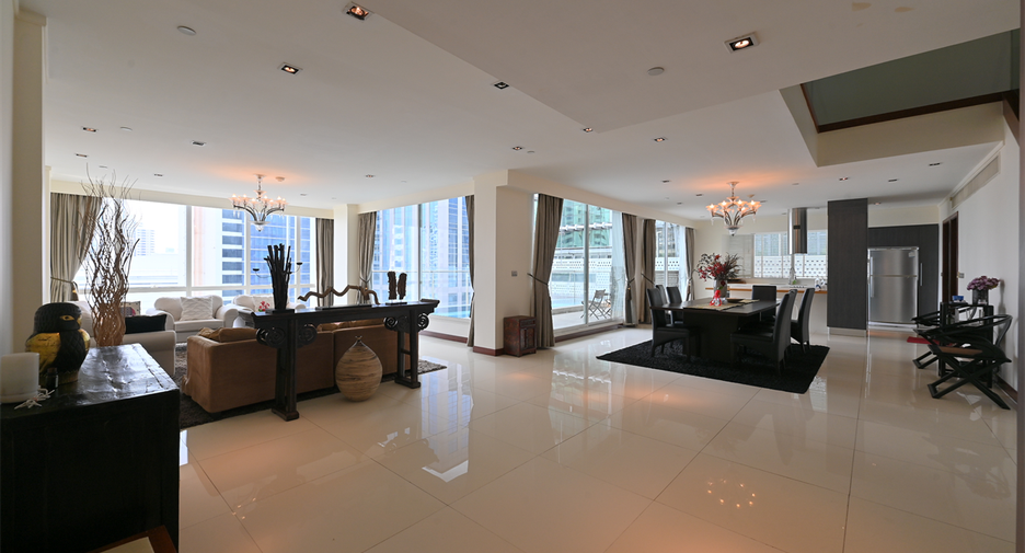 For sale 3 bedrooms condo in Khlong Toei, Bangkok
