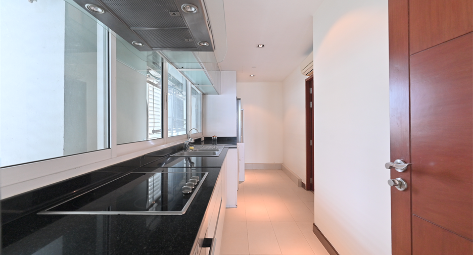 For sale 3 bedrooms condo in Khlong Toei, Bangkok