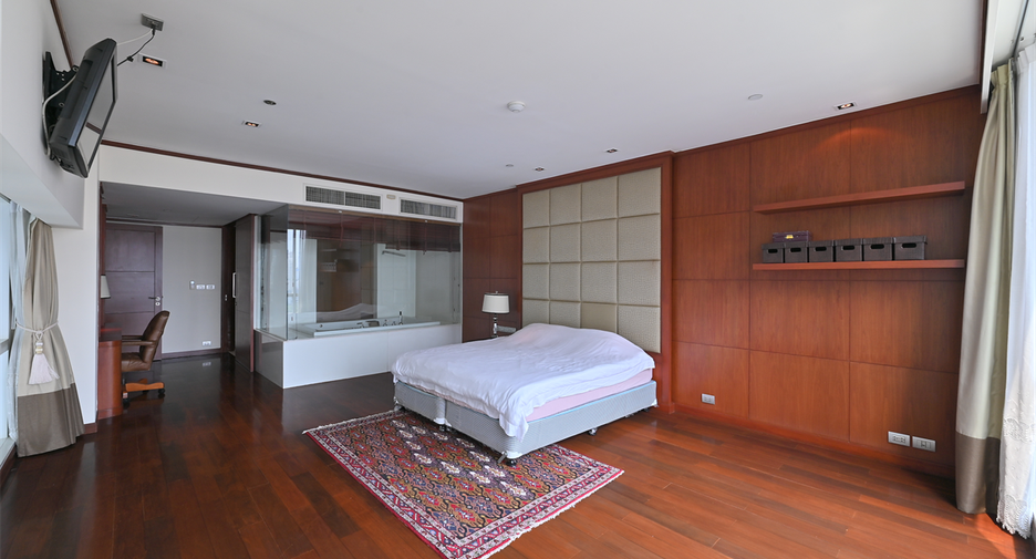 For sale 3 bedrooms condo in Khlong Toei, Bangkok