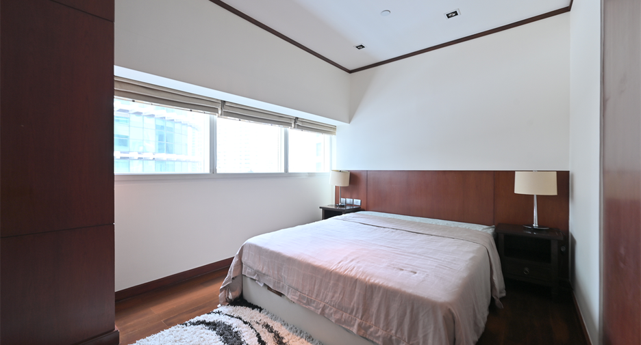 For sale 3 bedrooms condo in Khlong Toei, Bangkok