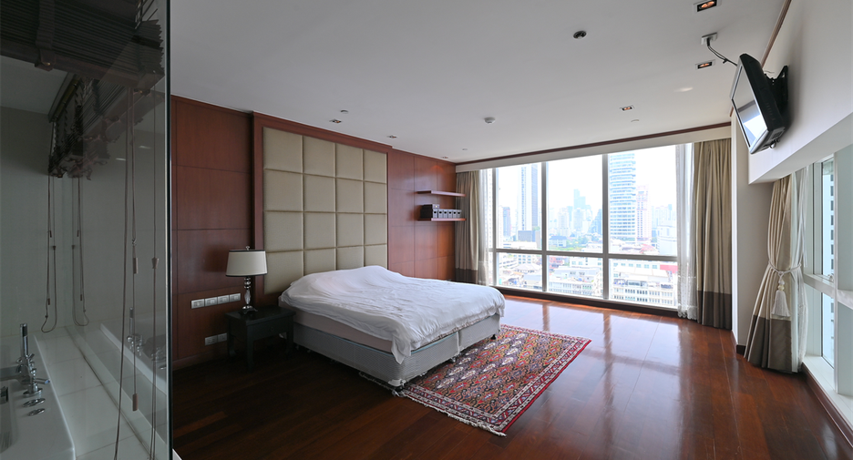 For sale 3 bedrooms condo in Khlong Toei, Bangkok