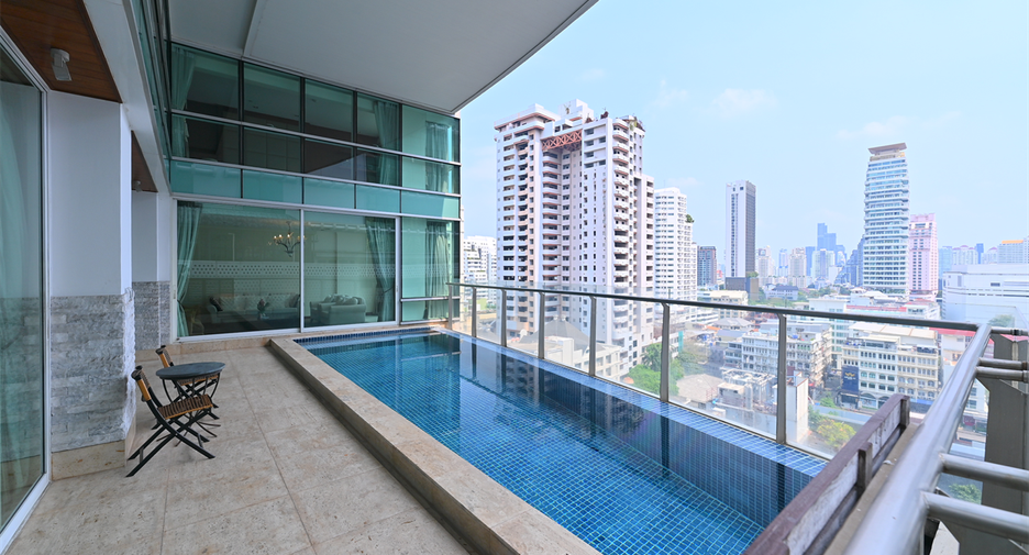 For sale 3 bedrooms condo in Khlong Toei, Bangkok