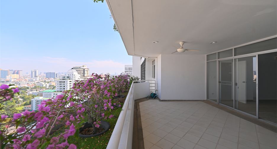 Condo en venta de 4 habitaciones en Watthana, Bangkok