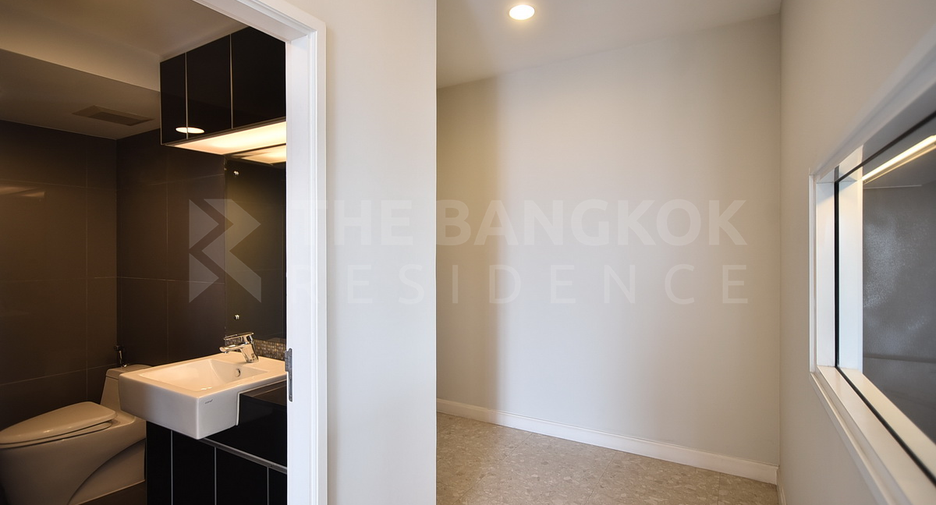ขาย 2 ห้องนอน คอนโด ใน คลองเตย, กรุงเทพฯ