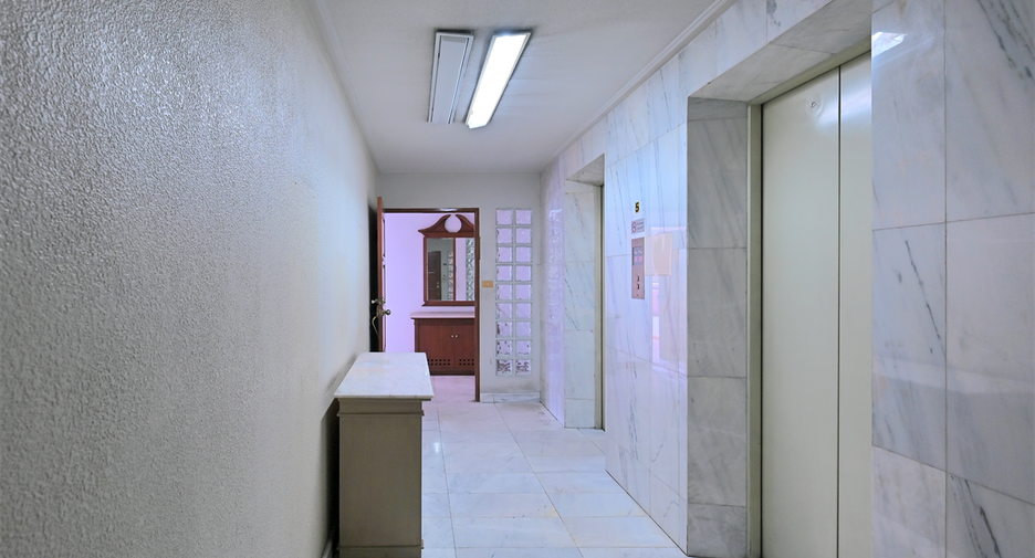 Wohnung zum Kauf mit 3 Zimmer in Khlong Toei, Bangkok