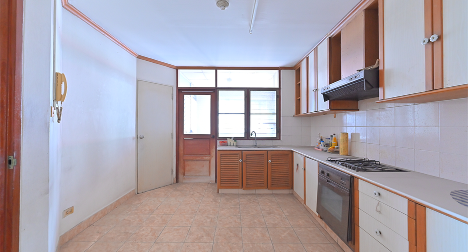 Wohnung zum Kauf mit 3 Zimmer in Khlong Toei, Bangkok